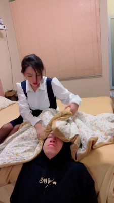 套路直播视频【潘妮女王】捆绑强制灌圣水/头压马桶/加官窒息 bf26200 套路资料库 第7张