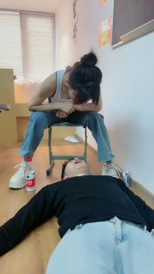 套路直播视频【伊晨S】剧情腿绞-麻辣女教师和校花玩哭男同学【三视角版】 bf26740 套路资料库 第20张