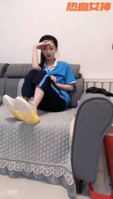 【热血女神】18岁绝美学生s校服女班长课后美脚羞辱你 套路资料库 第5张