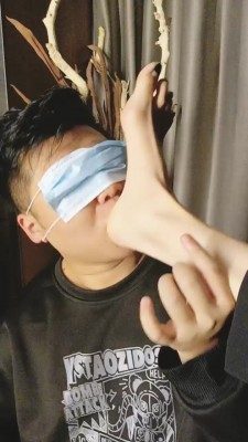 【美娜格格】会所开发技师舔脚【双视角版】 bf23307 套路资料库 第4张