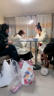 【惜沫】刺激!美甲店当众素人的面tj狗 bf21521 套路资料库 第4张