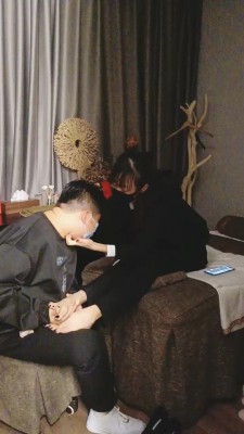 【美娜格格】会所开发技师舔脚【双视角版】 bf23307 套路资料库 第2张